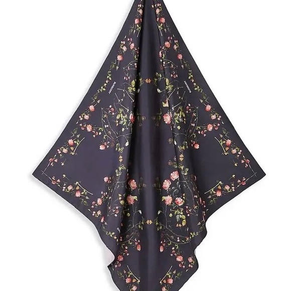 Burberry Italian-woven scarf in silk twill, digitally printed English roses. - Picture 6 of 6